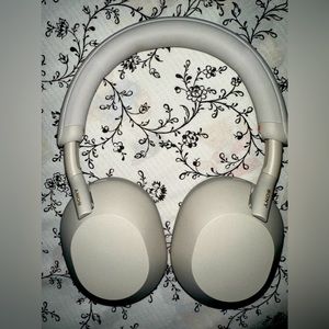 Sony wireless WH1000XM5 noise cancelling